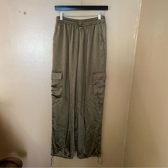 Superdown Rita Cargo Pants Olive green satin track jogger pull on Revolve NWT - Picture 9 of 11